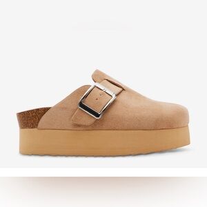 Madden Girl Cutiepie Tan Faux Suede Buckle Clogs Size 7.5